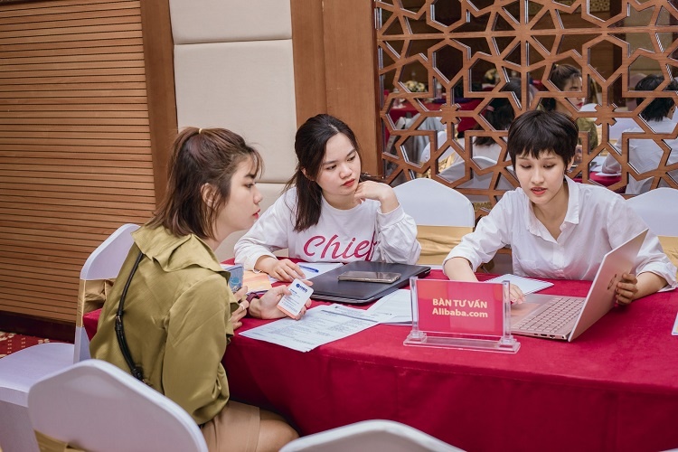 Một hội thảo hồi cuối năm 2020 của Alibaba.com hỗ trợ các doanh nghiệp SME Việt Nam.