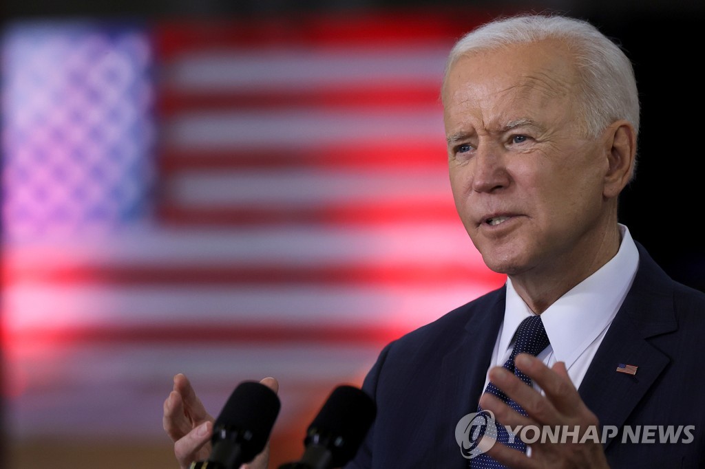 Tổng thống Mỹ Joe Biden phát biểu sau thỏa thuận giữa hai công ty. Ảnh Yonhap.