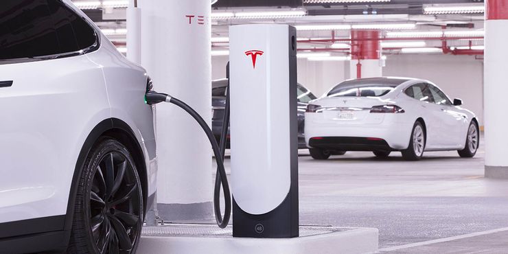 Trạm sạc Supercharger của Tesla ở Santa Monica.