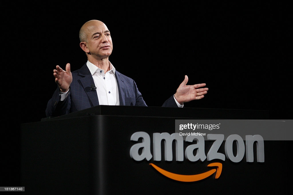Jeff Bezos sẽ từ chức CEO của Amazon sau 27 năm gắn bó.