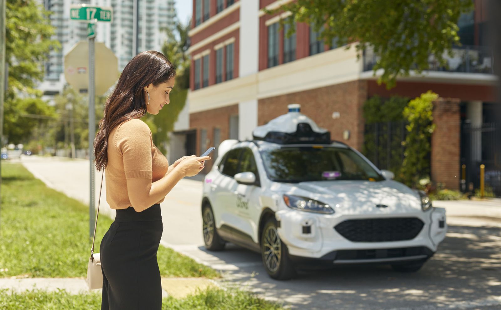 Ford và nền tảng gọi xe Lyft đang bắt tay trong lĩnh vực xe taxi không người lái.