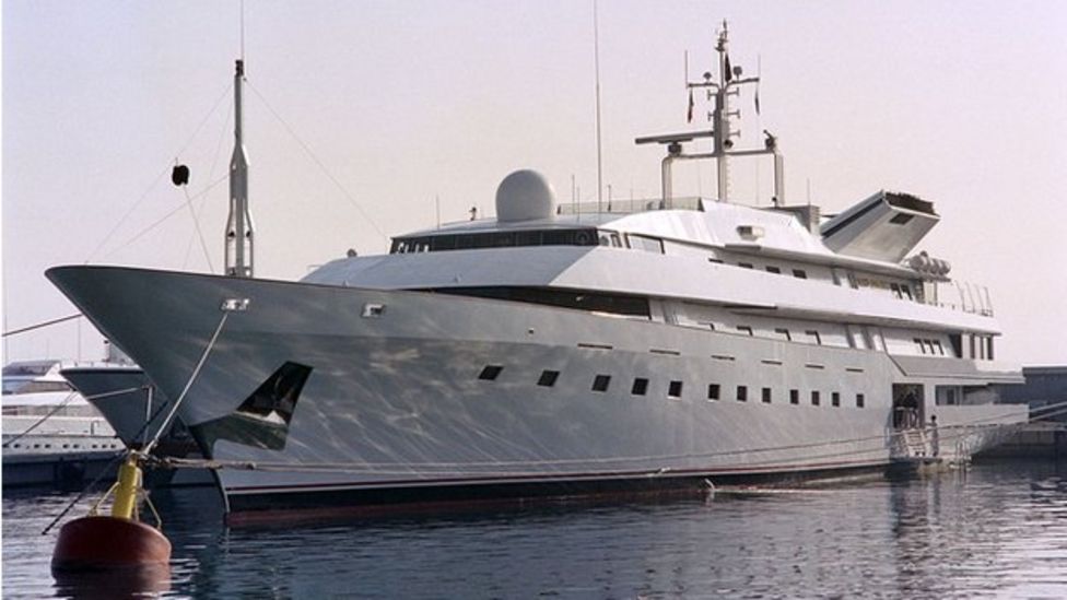 Chiếc du thuyền từng được sử dụng trong bộ phim “Never Say Never Again” của James Bond, sau được cự tổng thống Mỹ Donald Trump mua lại.