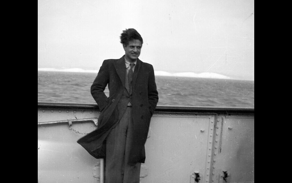 George Soros trên con tàu trong bức ảnh không ghi ngày tháng này được sử dụng trong phim 'Soros.' Hình ảnh Courtesy Vital.