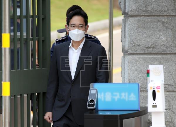 Phó chủ tịch Samsung, Lee Jae-yong được ân xá sau 18 tháng giam giữ.