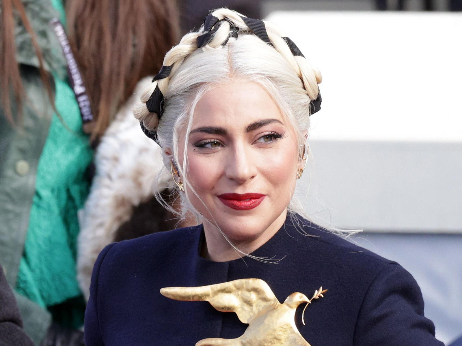 Lady Gaga bị “bóc mẽ” trong một báo cáo thuế liên bang Mỹ 