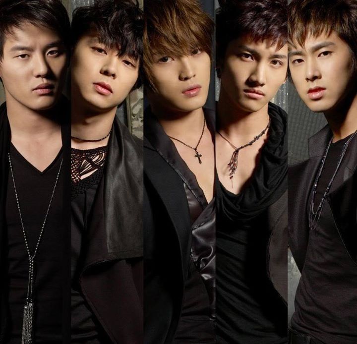 Nhóm nhạc TVXQ của K-pop những năm 2000.