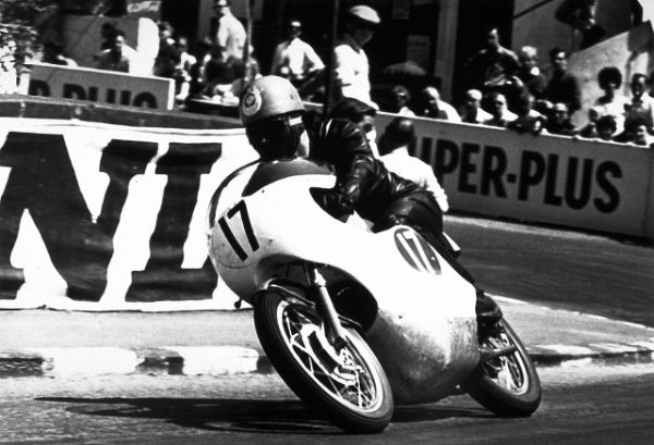 Yamaha tham gia cuộc đua Grand Prix World Championship đầu tiên vào năm 1961 với 250cc RD48 và 125cc RA41.