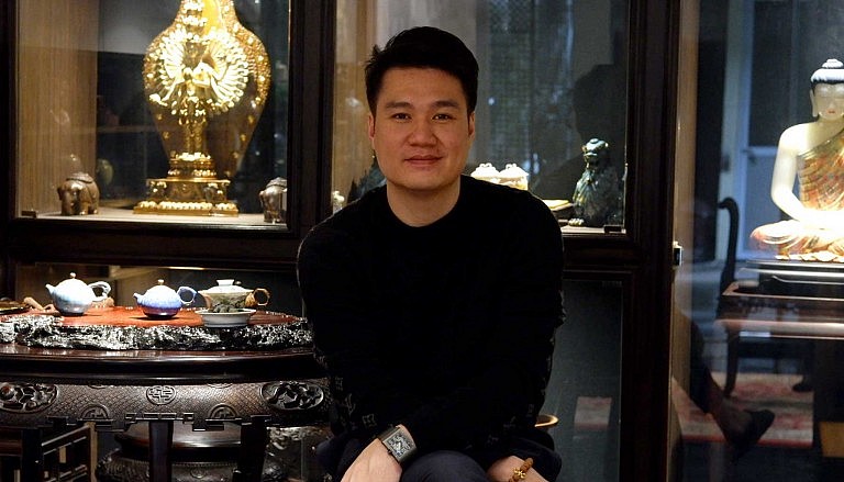 doanh nhân Nguyễn Trọng Thuận, một trong những nhà sưu tập tranh, đồng hồ và cổ vật kín tiếng tại Hà Nội.