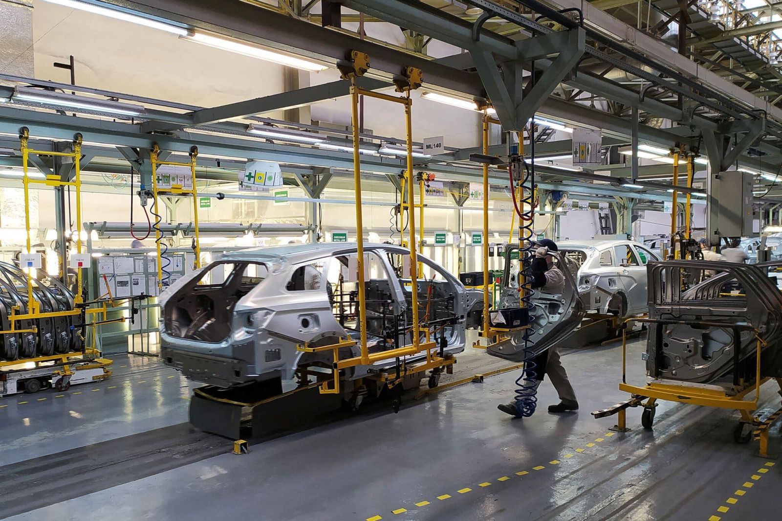 nhà máy Lada, ở Izhevsk, Nga, thuộc Tập đoàn Avtovaz, có quan hệ đối tác với Renault.