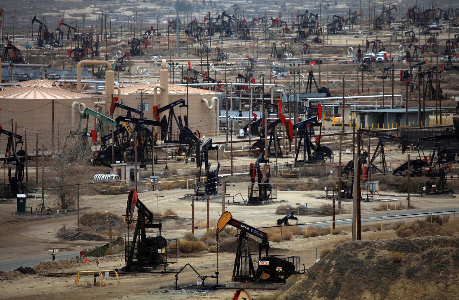 các nhà sản xuất dầu khí đang thiếu hụt lực lượng lao động.