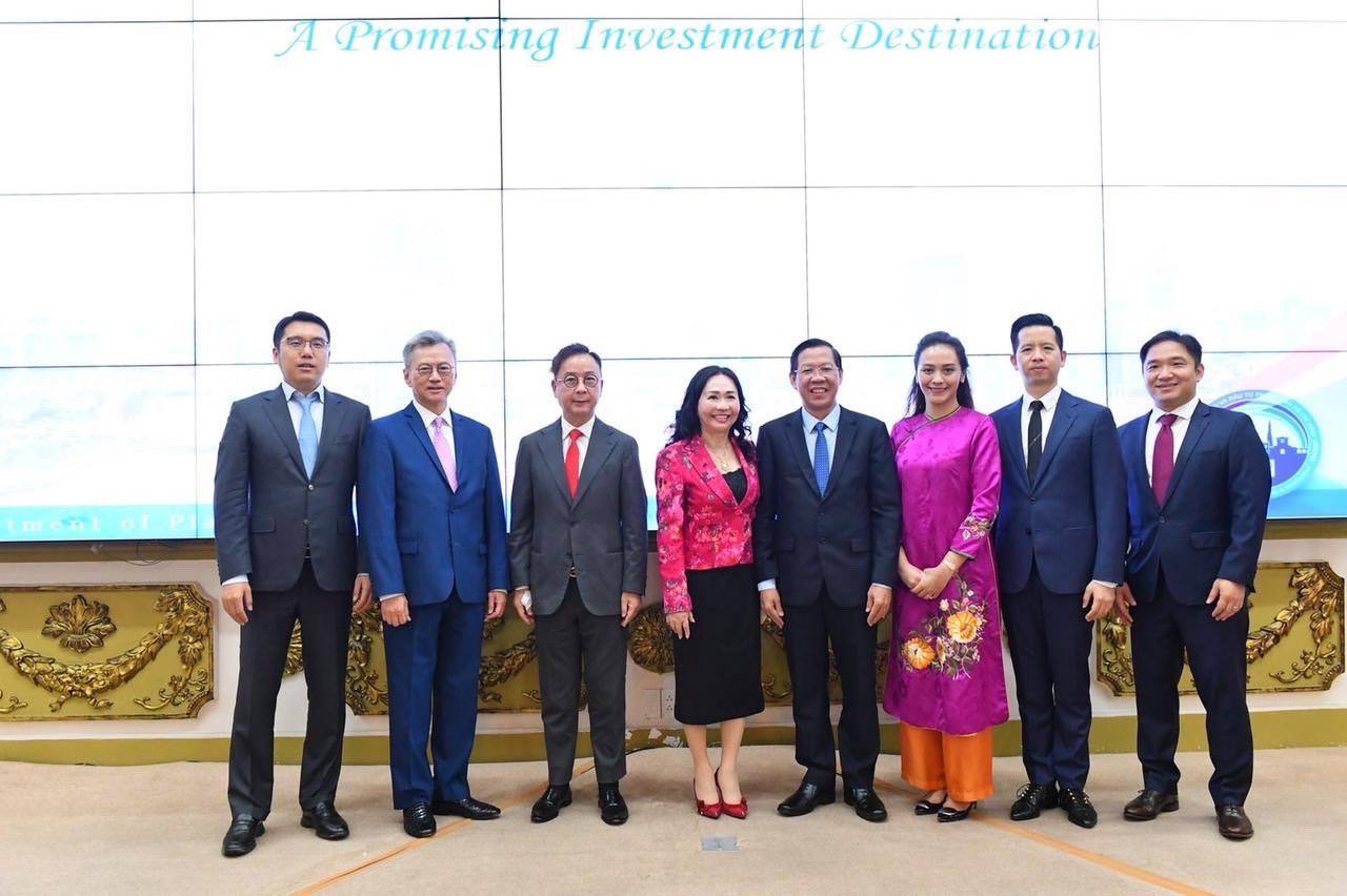 Lãnh đạo TP. Hồ Chí Minh gặp các nhà đầu tư Vạn Thịnh Phát, Orix, CK Asset.