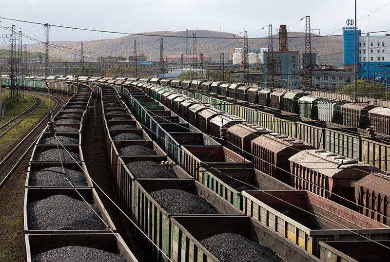 Nga là nhà xuất khẩu than lớn thứ ba thế giới và hiện là nhà cung cấp lớn thứ hai của Trung Quốc sau Indonesia.