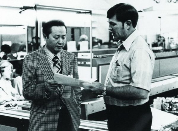 Năm 1987, trung tâm chế tạo wafer ở Tân Trúc, Đài Loan đã trở thành địa điểm chính thức đầu tiên của TSMC.