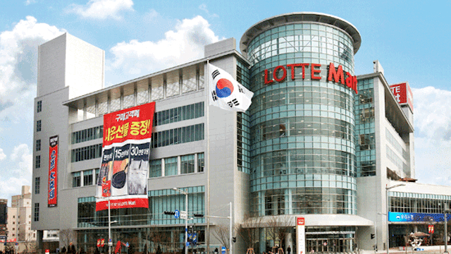 Tập đoàn này đang sở hữu 15 cửa hàng Lotte Mart tại Việt Nam.
