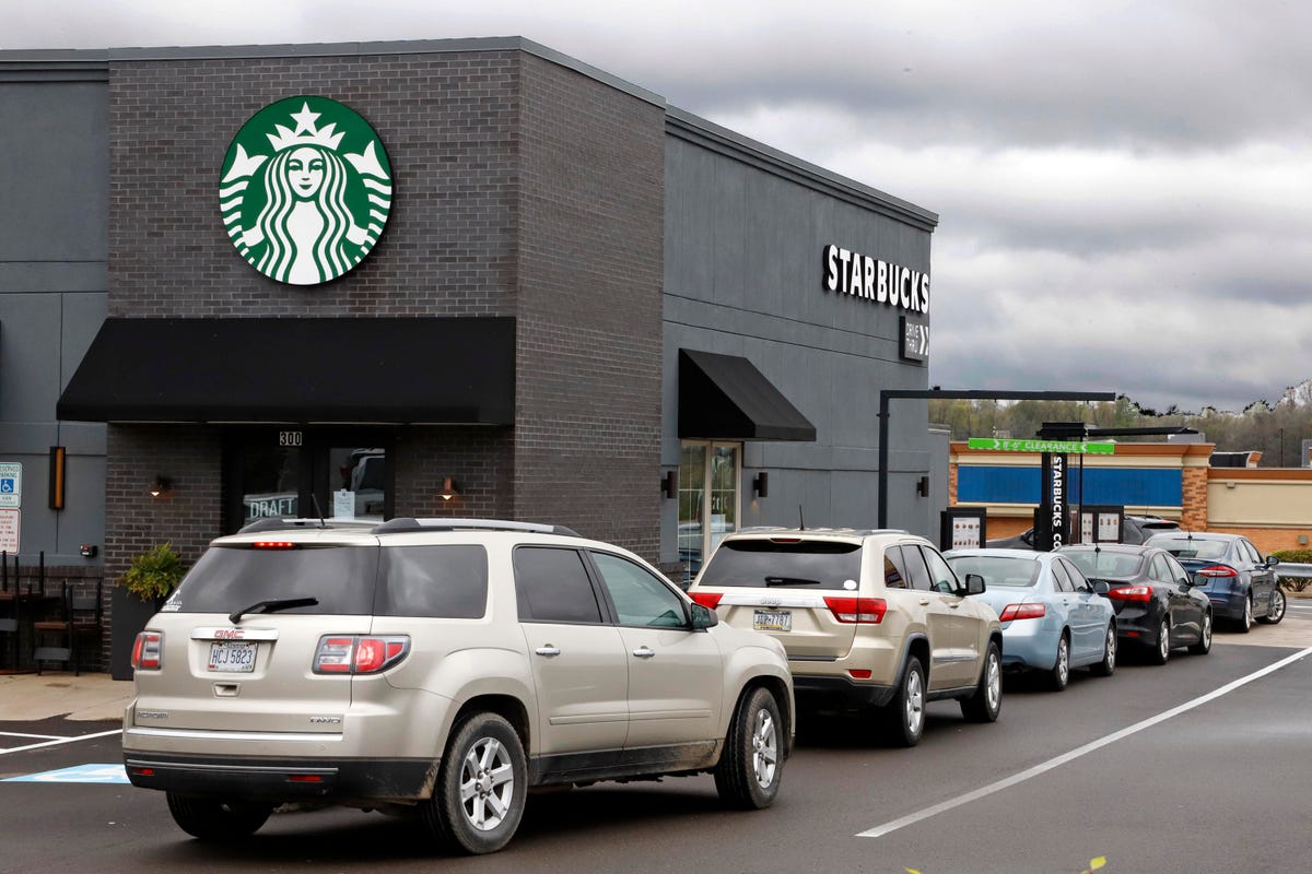 Starbucks đang triển khai hệ thống tiền boa mới tại các của hàng Drive-through.