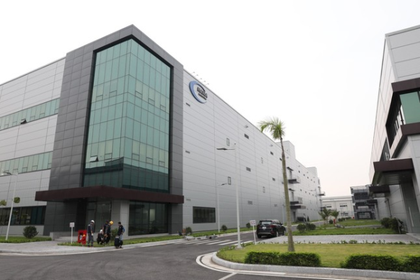 Hana Micron, a Korean semiconductor company specializing in product assembly and packaging as well as module manufacturing and testing services, is the latest investor in Vietnam.  The company plans to invest 1 billion USD in semiconductor production in Vietnam by 2025.