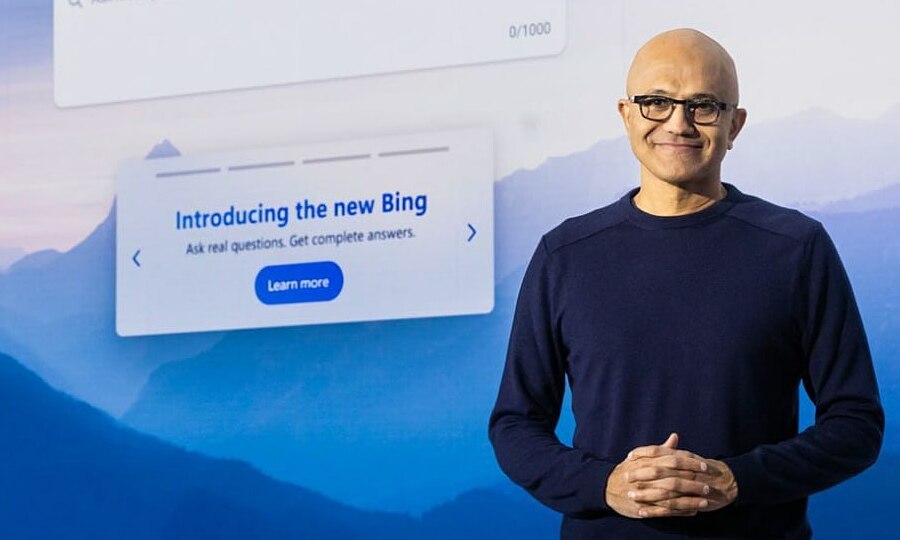 Công ty Microsoft của Giám đốc điều hành Satya Nadella đã vượt qua Apple để trở thành công ty đại chúng lớn nhất thế giới.
