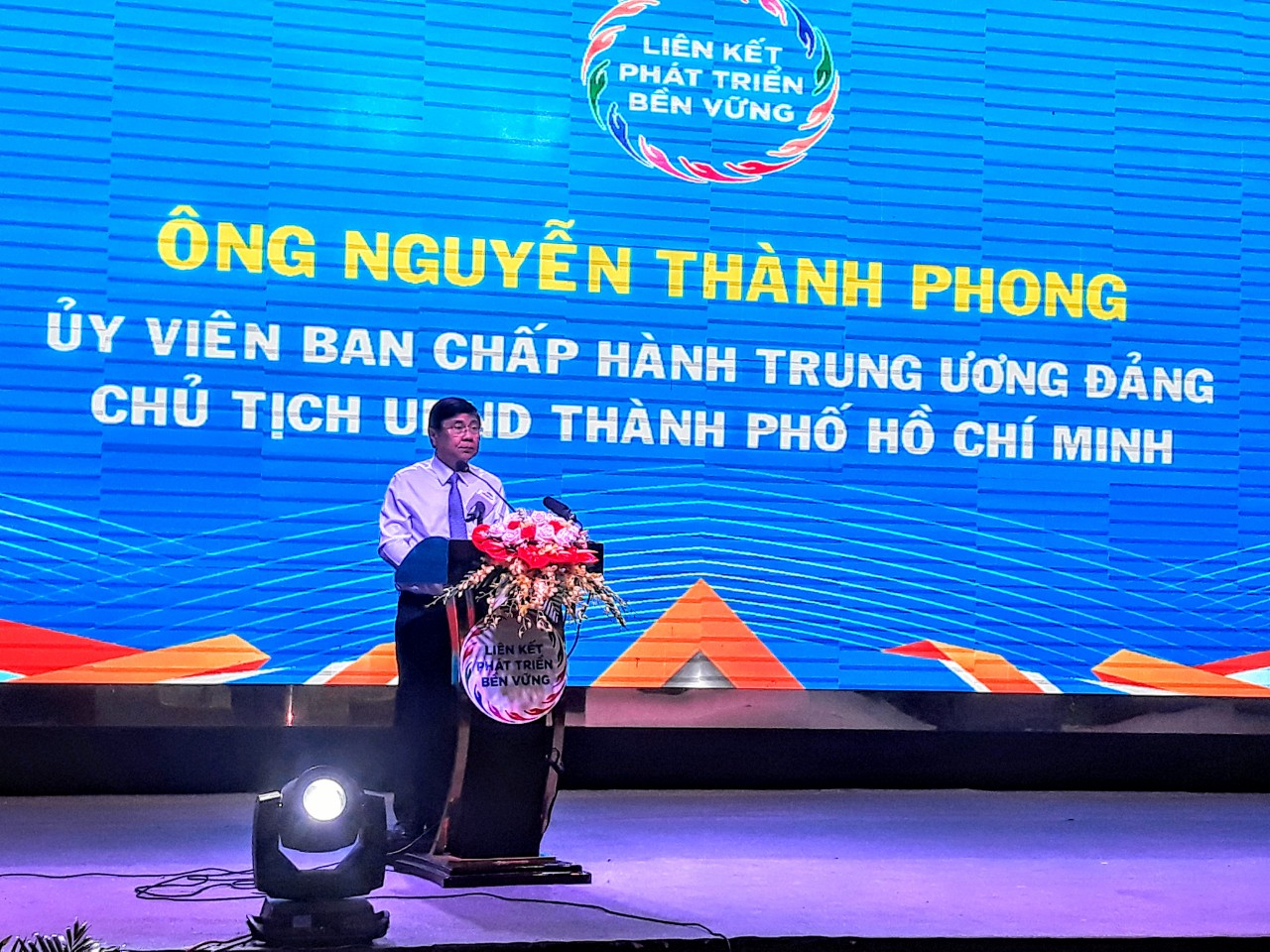 Ông Nguyễn Thành Phong, Ủy Viên Trung ương Đảng, Chủ tịch UBND TP HCM