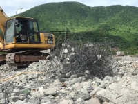 Hà Tĩnh: Tháo dỡ trạm thu phí BOT bỏ hoang 4 năm