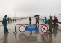 Hà Tĩnh: Quốc lộ 1A ngập sâu gần 1m, lập rào chắn cấm phương tiện