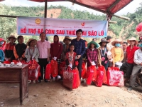 Hiệp hội doanh nghiệp Quảng Nam trao 500 triệu đồng giúp dân vùng lũ quét