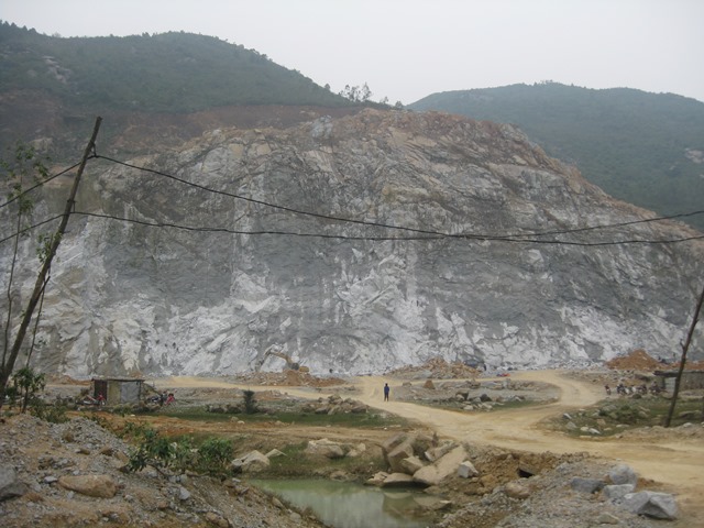 Công ty CP Khai thác và chế biến đá Thạch Hải vừa bị xử phạt 80 triệu đồng do vi phạm khai thác khoáng sản