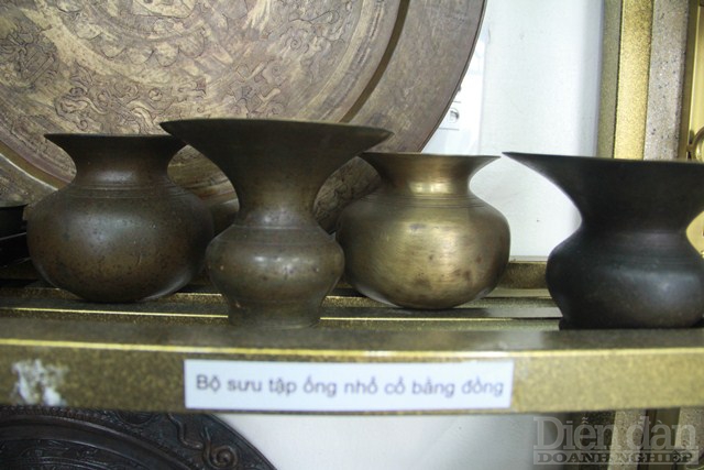 Các hiện vật được trưng bày theo từng chủ đề từ thời nhà Nguyễn đến nay. Việc trưng bày có sự tham vấn của các nhà sử học, nghiên cứu văn hóa trong nước và được số nhóa bởi các cán bộ của Bảo tàng Hà Tĩnh.