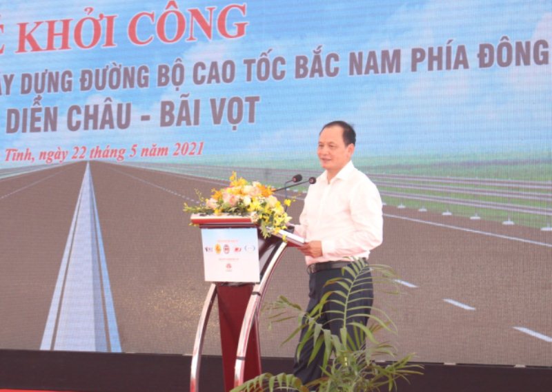 Thứ trưởng Bộ GTVT Nguyễn Nhật yêu cầu nhà đầu tư, doanh nghiệp dự án tập trung tối đa nguồn lực và tài chính, phấn đấu hoàn thành trong quý I/2023