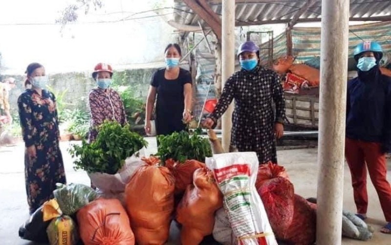 Sau hai giờ phát động, huyện Hương Khê đã huy động được hàng tấn rau, củ quả, 