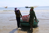 Hà Tĩnh: Ngư dân vùng dịch liên tiếp trúng đậm ruốc biển