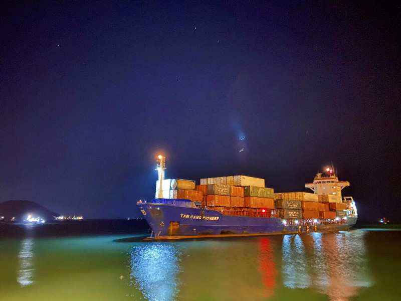 Chỉ trong vòng 2 tháng đã có 5 chuyến tàu container cập cảng Vũng Áng để xuất, nhập hàng
