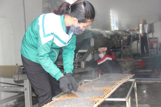 Hợp tác xã sản xuất và thương mại Nguyên Lâmcũng đã xuất khẩu thành công 64.000 tệp bánh đa vừng 