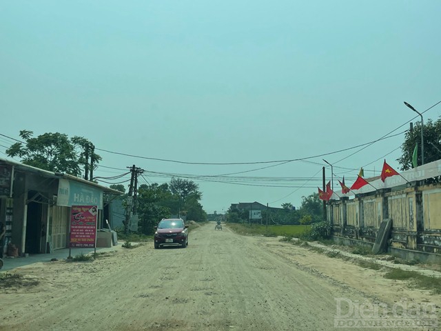 Dự án đường cứu hộ, cứu nạn ven biển huyện Lộc Hà có chiều dài trên 6,5km nối từ thị trấn Lộc Hà đi qua xã Thạch Mỹ đến xã Phù Lưu với tổng mức đầu tư 128 tỷ đồng. Dự án do UBND huyện Lộc Hà làm chủ đầu tư, Công ty TNHH Đức Quế và Công ty CP Xây dựng Hoàng Thiên thi công.