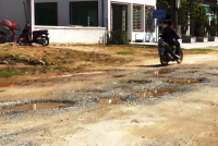 Hà Tĩnh: Tan nát tuyến đường tại khu tái định cư Kỳ Lợi
