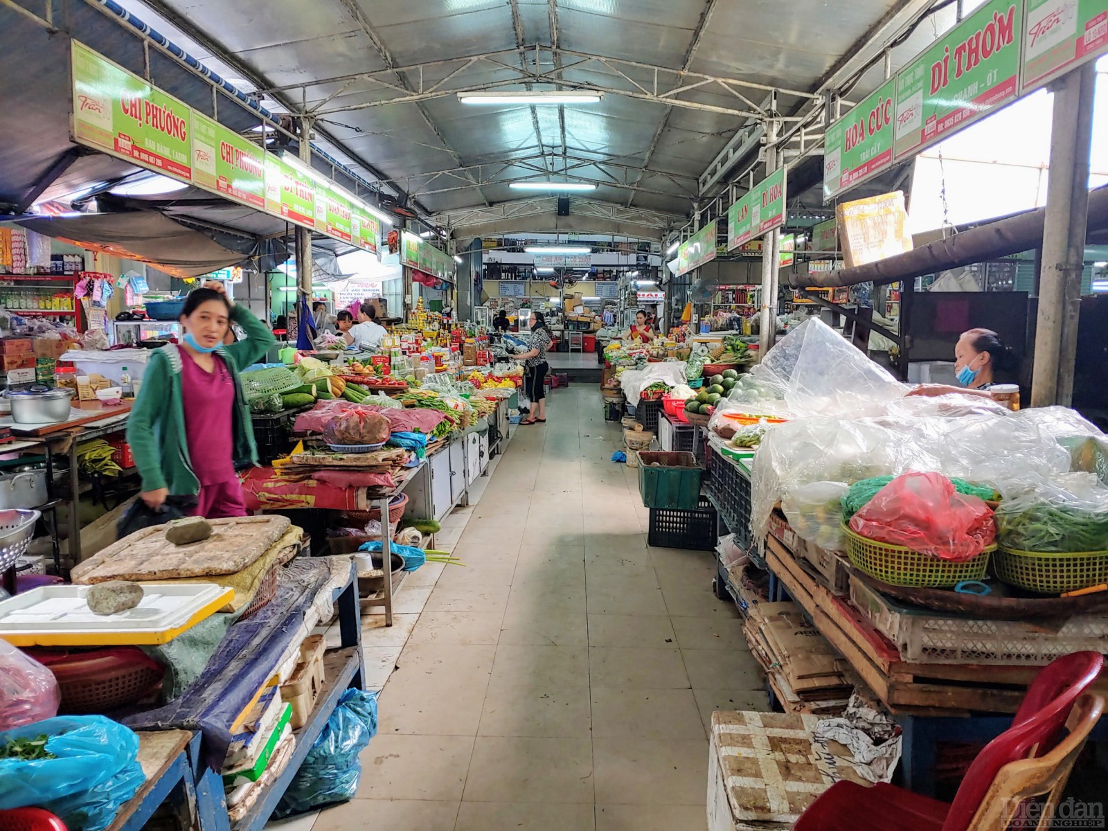 Là chợ du lịch nên người dân địa phương cũng ít lui tới mua sắm tại khu vực chợ Hàn.