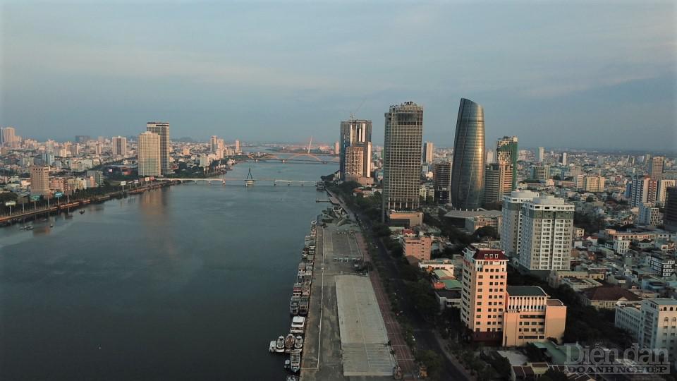 TP. Đà Nẵng đã thống nhất lựa chọn chủ đề năm 2021 là “Năm khôi phục tăng trưởng và đẩy mạnh phát triển kinh tế”. Theo đó, thành phố Đà Nẵng đề ra mục tiêu GRDP tăng 6% so với năm 2020 cùng các chỉ tiêu khác.