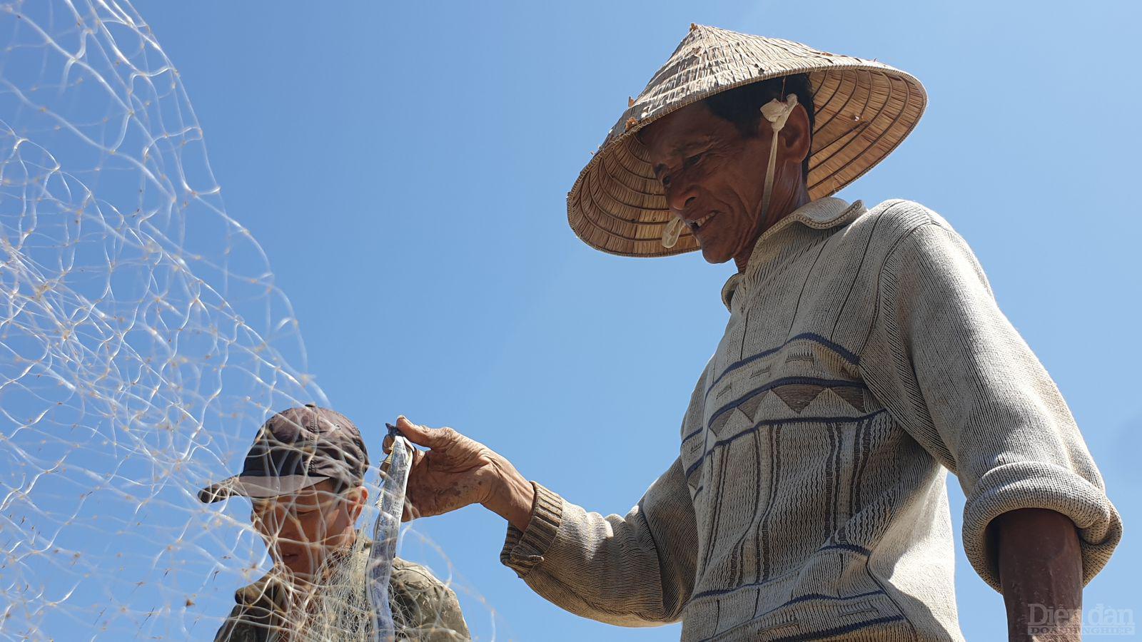 Ngư dân Nguyễn Văn Thính cho biết trung bình mỗi ngày gia đình ông bắt được 70-80kg cá hố.