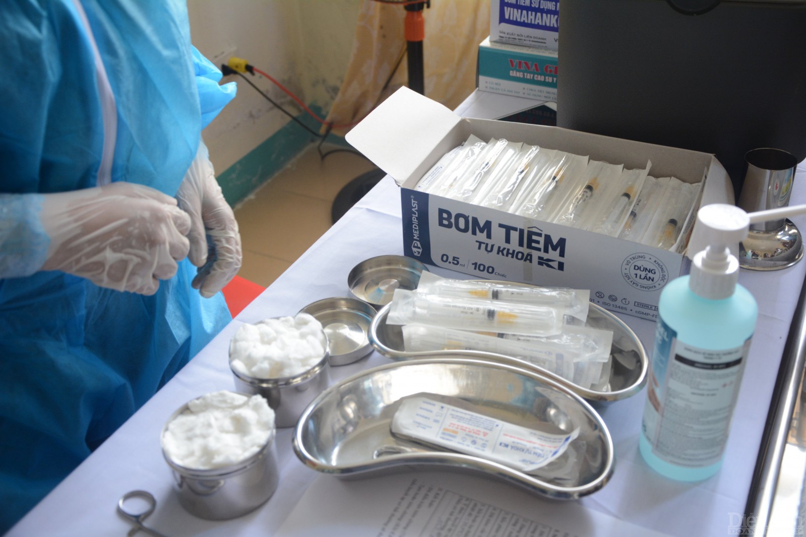 100 liều vắc-xin đầu tiên tại Đà Nẵng đã được tiêm và đang đợt kết quả.
