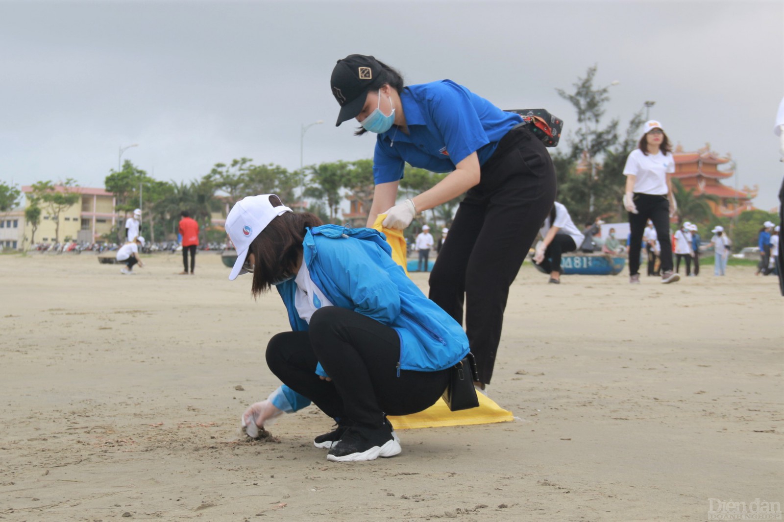 Việc dọn vệ sinh bãi biển có ý nghĩa rất quan trọng bởi Đà Nẵng là một thành phố phát triển du lịch biển rất mạnh.