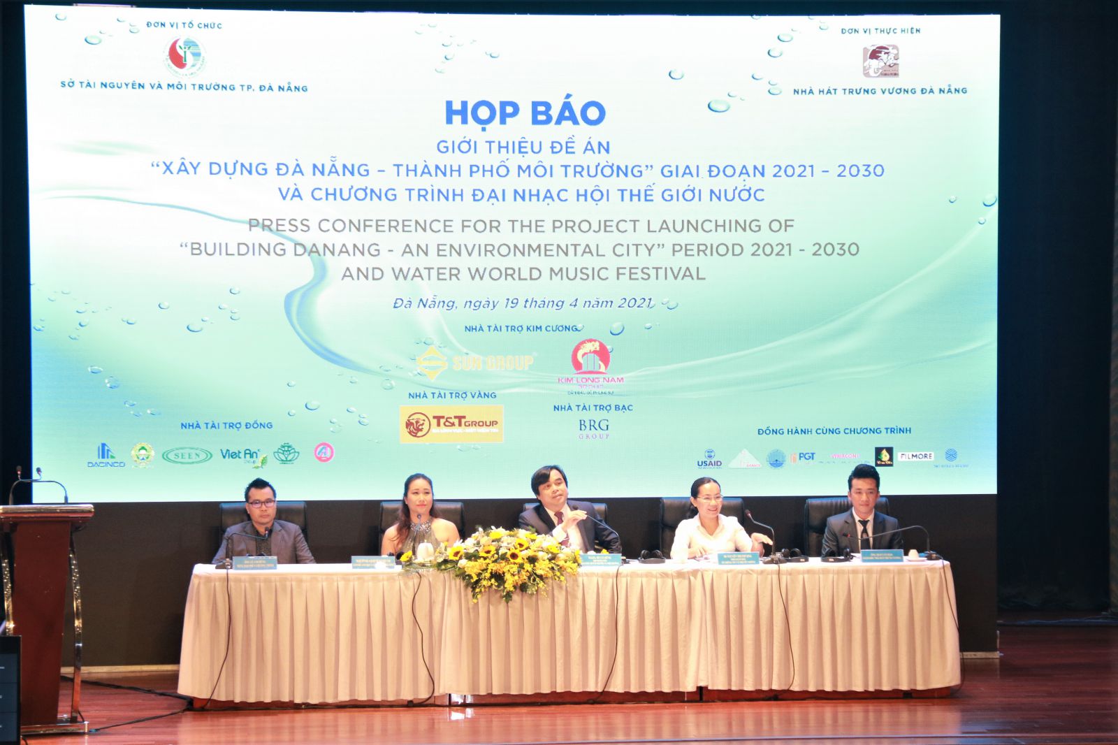 họp báo giới thiệu đề án “Xây dựng Đà Nẵng – Thành phố môi trường” giai đoạn 2021 – 2030 và chương trình Đại nhạc hội “Thế giới nước” tại TP. Đà Nẵng. 