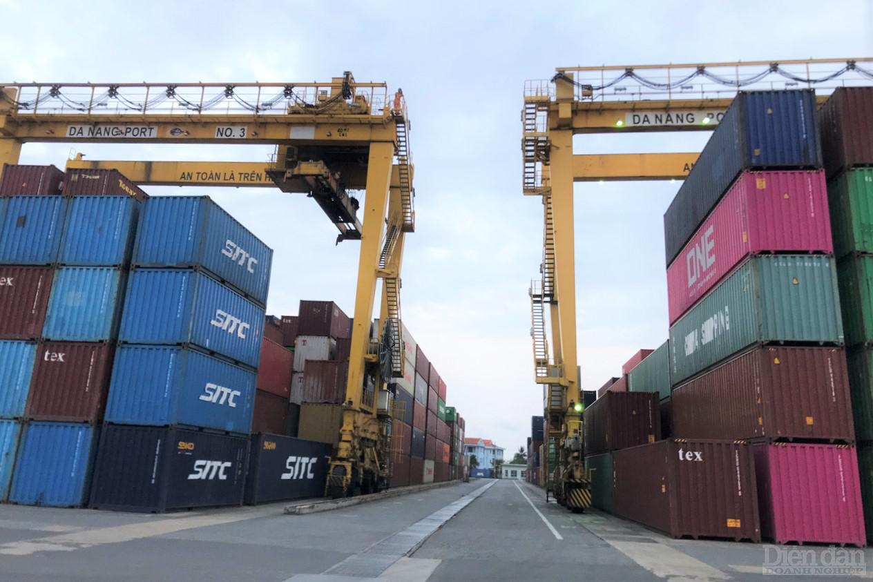 Việc thiếu container vận chuyển hàng hóa đã khiến chi phí vận chuyển leo thang suốt một thời gian dài.