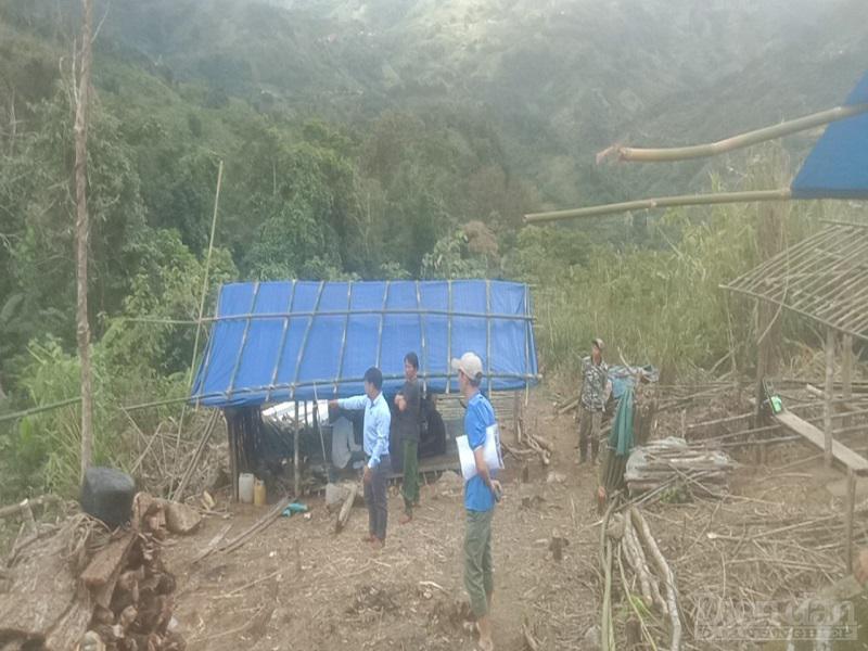 Chính quyền huyện Nam Trà My cũng đã tiến hành di dời các hộ dân trong vùng nguy hiểm.
