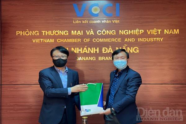 Giám đốc VCCI Đà Nẵng gặp mặt doanh nghiệp Hàn Quốc.