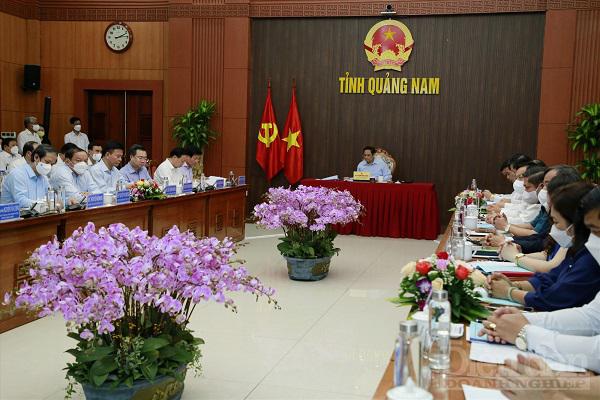 Thủ tướng làm việc với UBND tỉnh Quảng Nam.