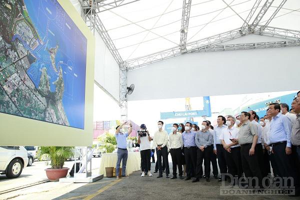 Những hình ảnh Thủ tướng gật đầu đồng ý chủ trương cho phép Quảng Nam mở nút thắt trên tuyến hành lang kinh tế đông tây từ cảng biển, sân bay đến tuyến đường bộ ngắn nhất kết nối qua các nước trong khu vực.