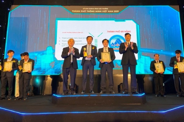 Đà Nẵng nhận danh hiệu thành phố thông minh năm 2021.