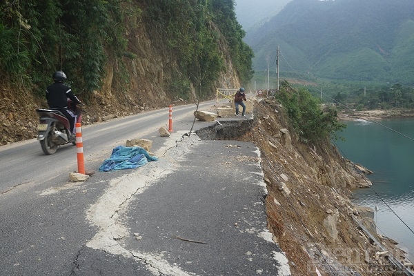 Đà Nẵng: Đường 700 tỉ đồng chưa thi công xong đã nứt toác