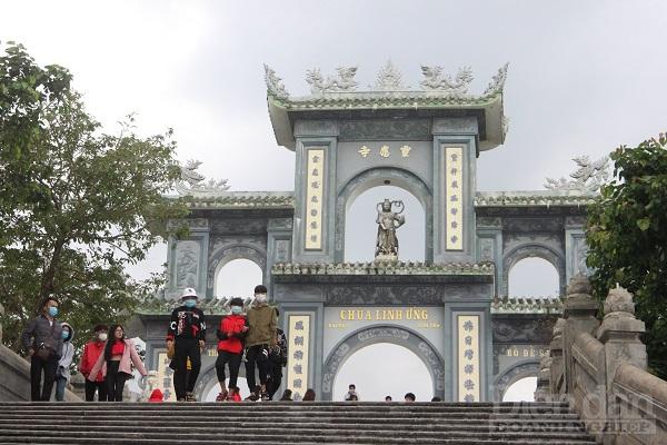 Du lịch tâm linh tại chùa Linh Ứng, một địa điểm được phần lớn du khách đến Đà Nẵng đều lựa chọn trải nghiệm.