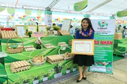 Câu chuyện khởi nghiệp thành công của Phạm Thị Nhân với mô hình nuôi gà ngủ máy lạnh