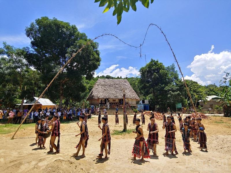 Văn hóa bản địa là nguồn tài nguyên quý để các địa phương tận dụng xây dựng sản phẩm du lịch.